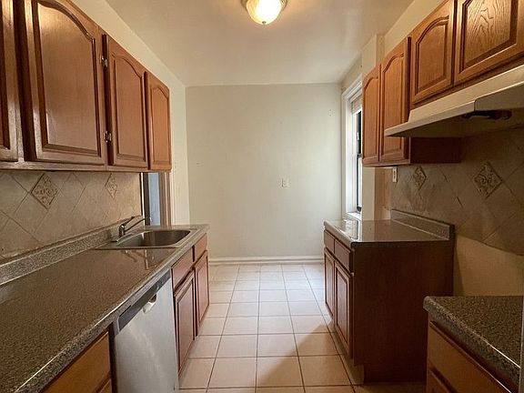 3rd image of 45 Hawthorne St APT 5C