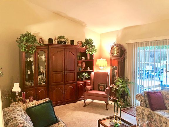 4th image of 28428 Newport Dr