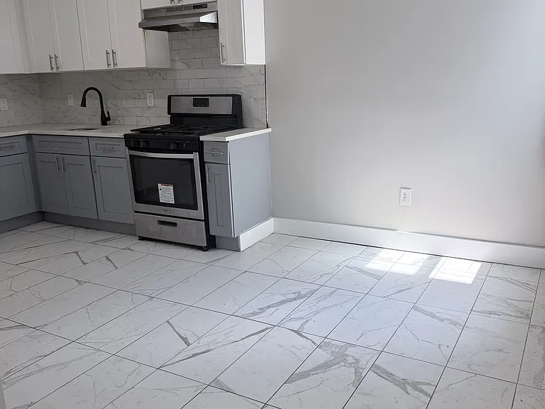 494 S 18th St #3 — Photo 5
