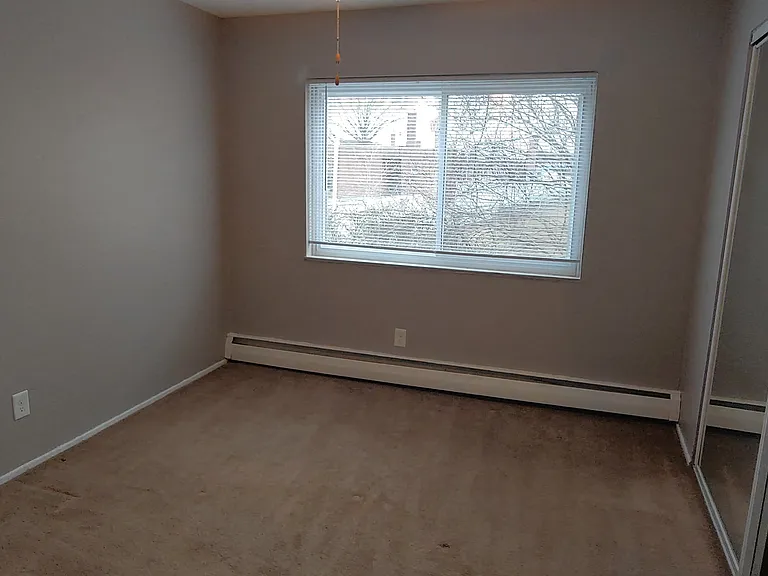 Colonial Club Apartments — Photo 13