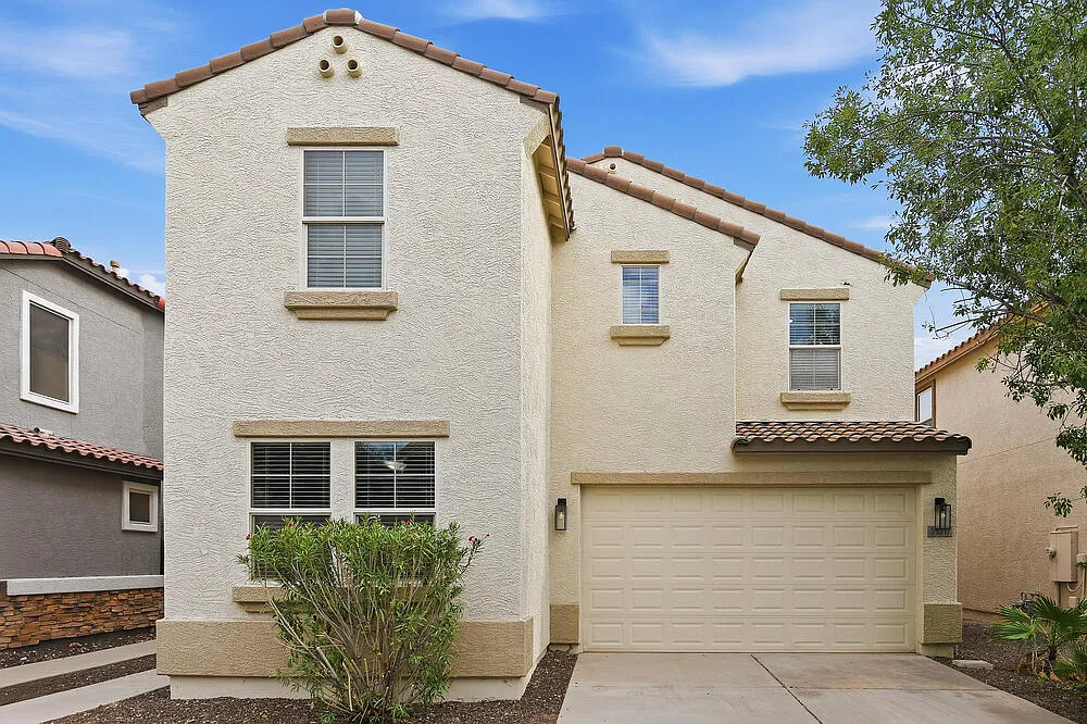 3 bed, 3.0 bath, 2162 sqft, $1,920 — Photo 1