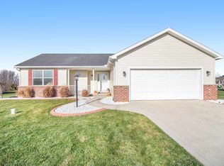 12835 Winding River Dr, Middlebury, IN 46540