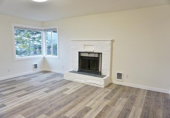 4th image of 914 W Blaine St APT B