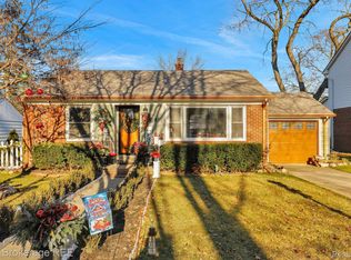 416 Huntington Dr, Mount Clemens, MI 48043