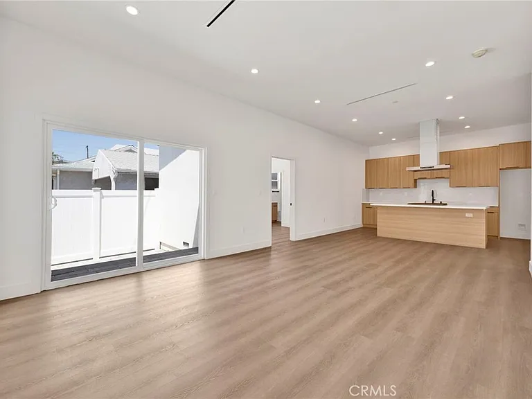 6734 Gentry Ave — Photo 4