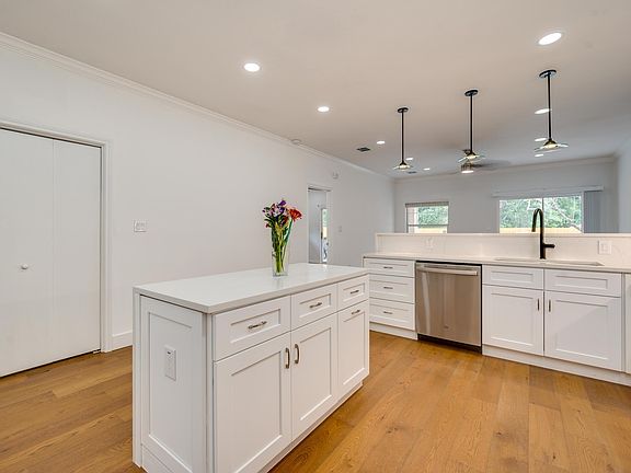 5th image of 4601 Eilers Ave #1