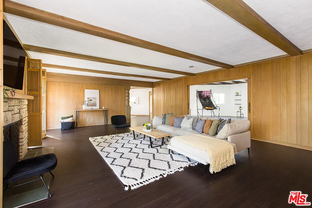 5 bed, 4.0 bath, 3699 sqft, $13,995 — Photo 3