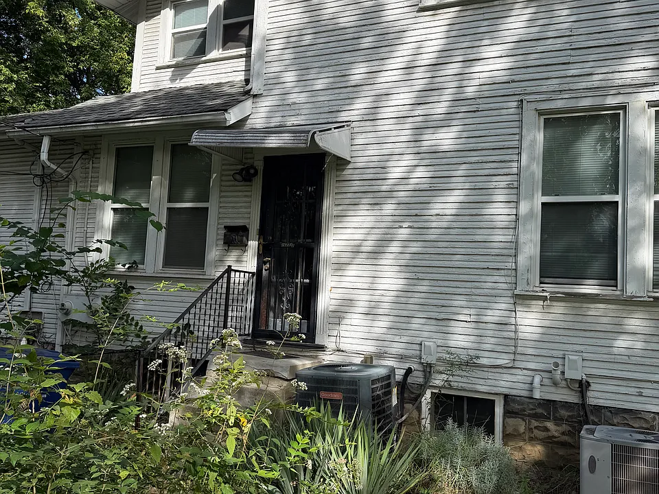 2623 Neil Ave #1/2