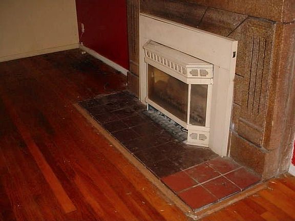 3rd image of 1004 Warren Ave