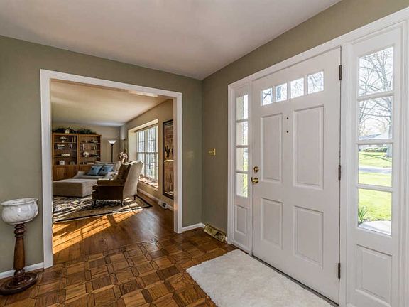 3rd image of 8848 Sandymar Dr