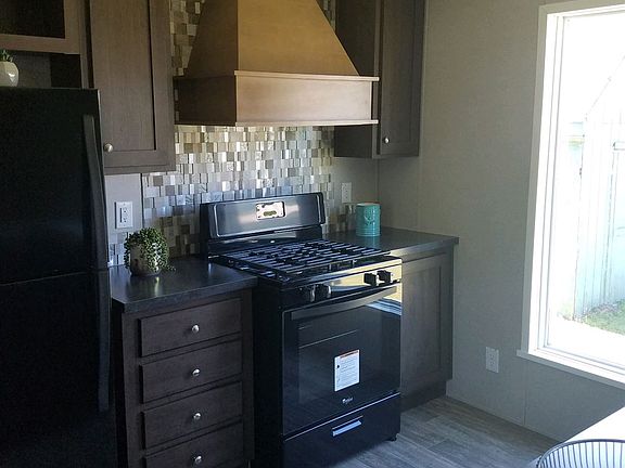 3rd image of 948 S Knox Pl