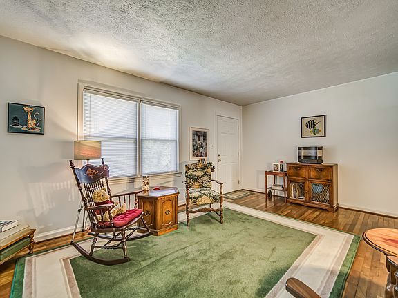 2nd image of 2335 Ava Pl