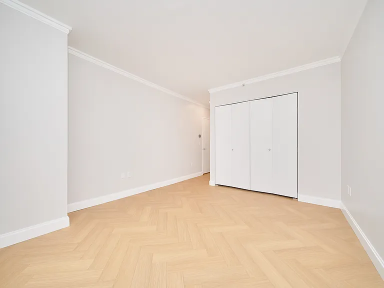 160 Riverside Blvd #25A — Photo 21