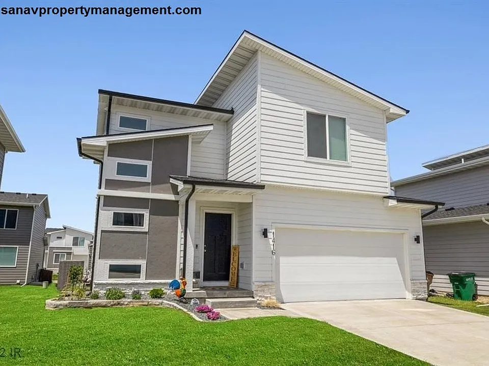 1416 NE Polk Dr