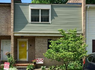 15 Saint Charles Pl, Charleston, WV 25314
