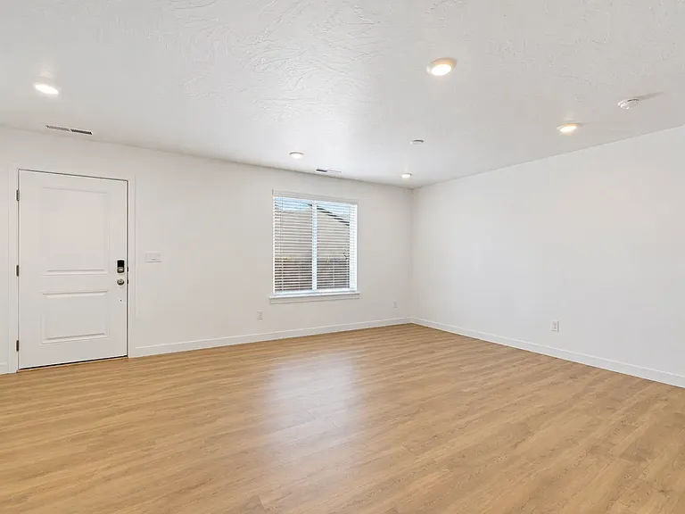 3361 E Elkhorn Ln — Photo 4