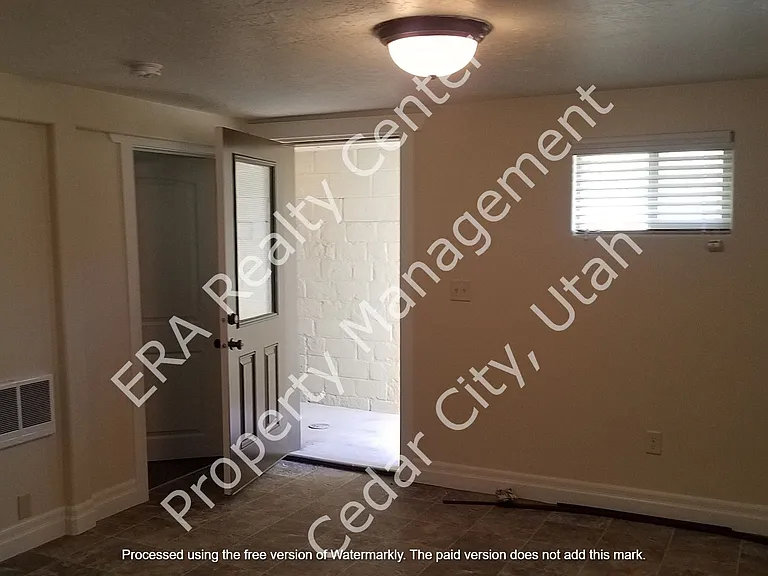 457 N 400 W #B — Photo 6