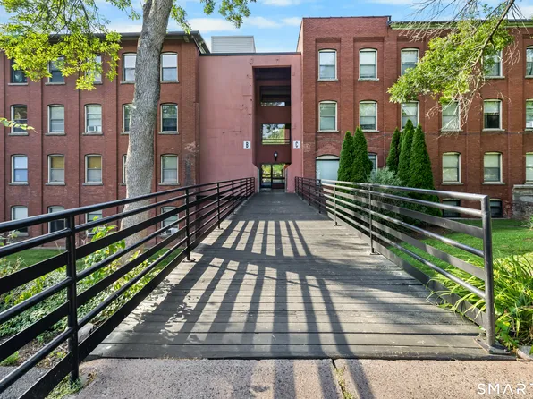 222 Williams Street East #121, Glastonbury, CT 06033
