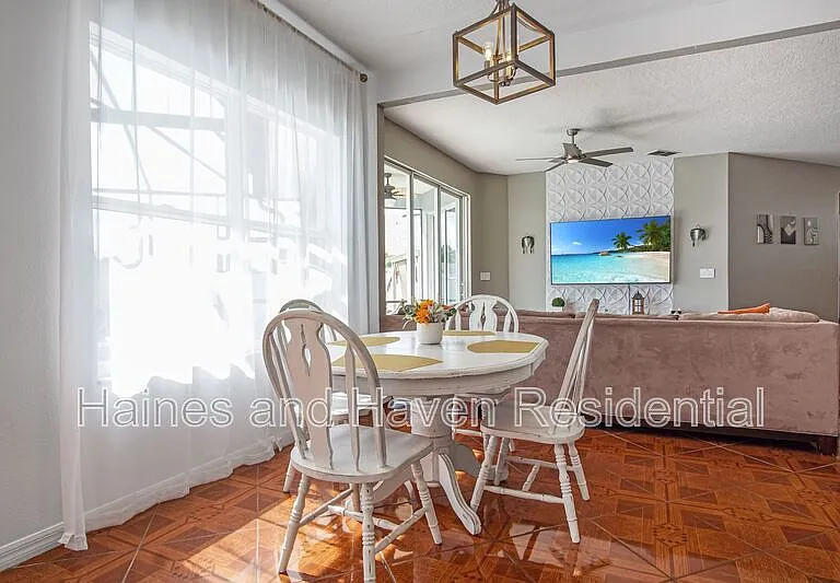 403 Corvina Dr — Photo 25