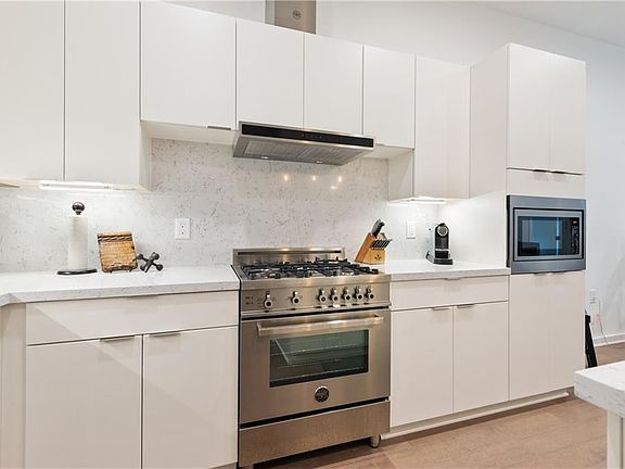 3rd image of 207 W Johanna St #107