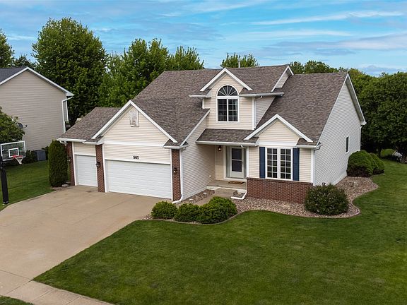 2nd image of 985 SE Indigo Ln
