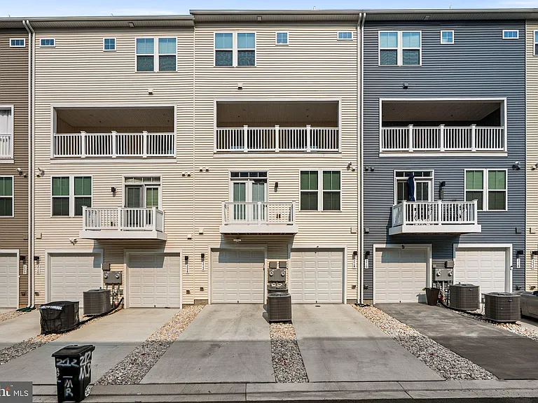 212 Matisse Pl — Photo 2
