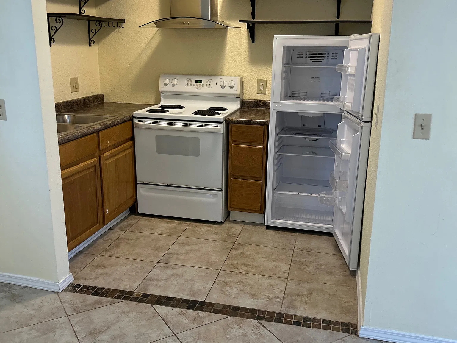 Studio, 400 sqft, $750 — Photo 1