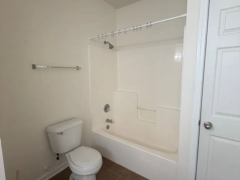 209 Camden Dr — Photo 11