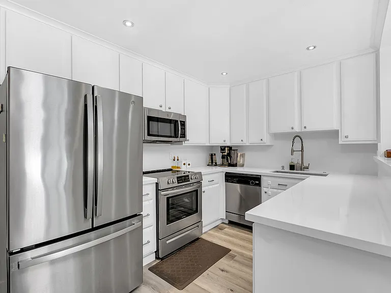 2500 Miramar Ave #203 — Photo 3
