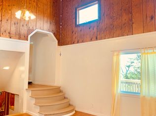 11337 Hillside Dr, Pinckney, MI