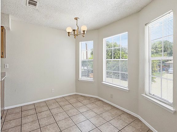 5th image of 2004 Kirksey Dr APT A