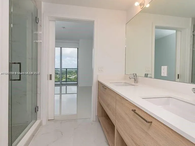 16385 Biscayne Blvd #2103 — Photo 12