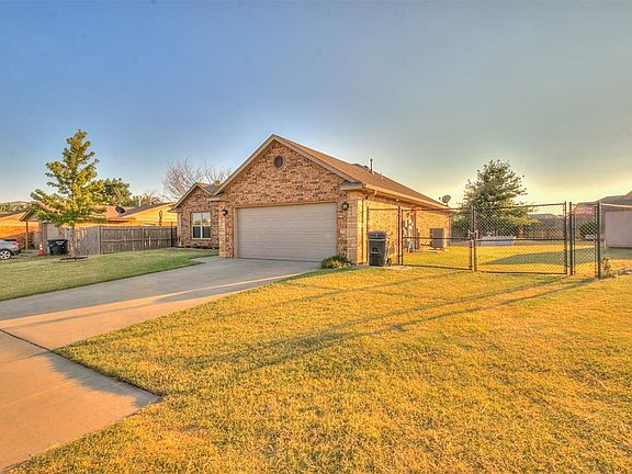 4th image of 1205 Dreessen Dr