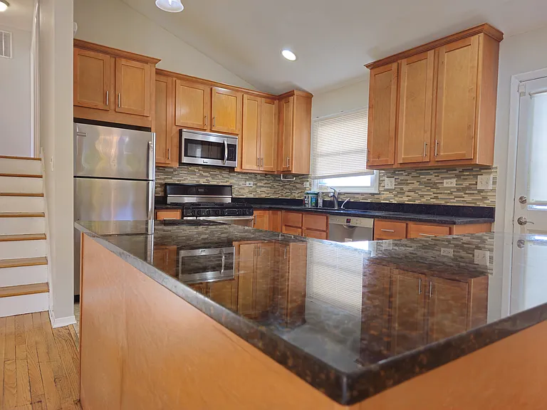 9924 Crawford Ave — Photo 24