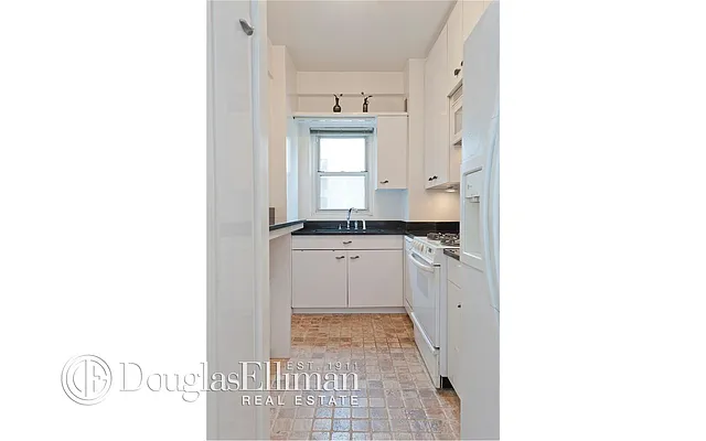 Sold by Douglas Elliman | media 14