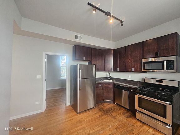 4th image of 1009 N Rockwell St #2558-3