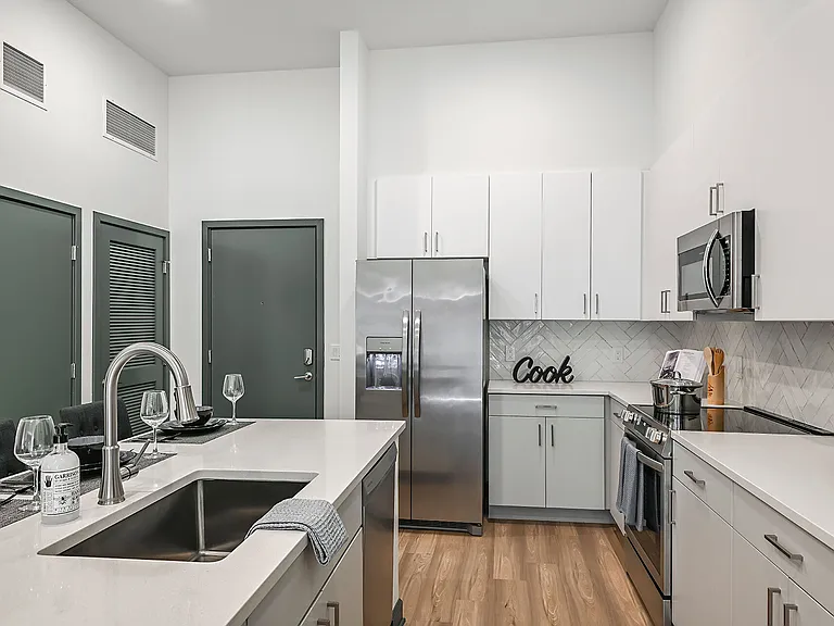 Apollo Apartments — Photo 7