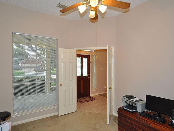 5th image of 4831 Aspen Dr