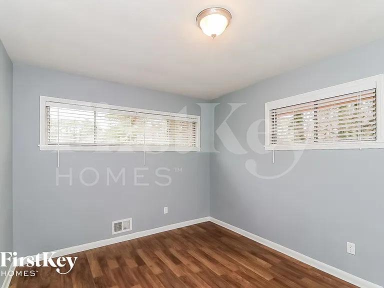 3453 Woods Dr — Photo 14