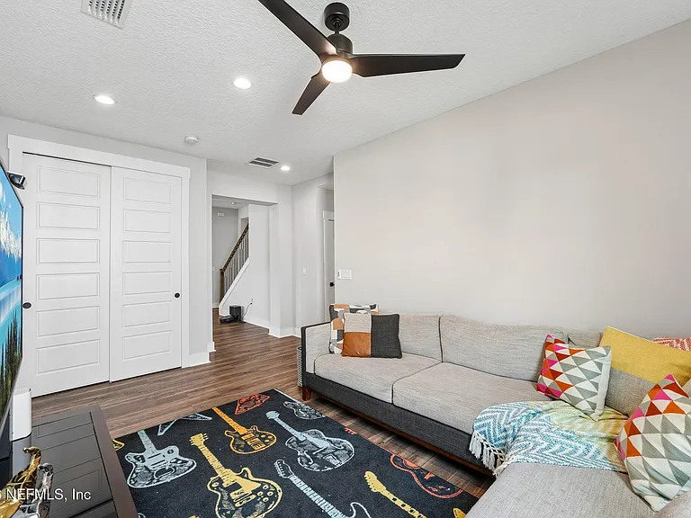 10223 Silverbrook Trl — Photo 36