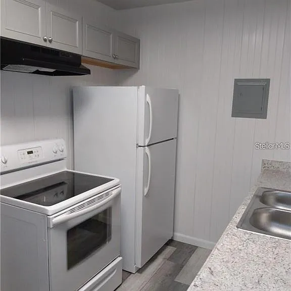110 Orange Ave — Photo 4