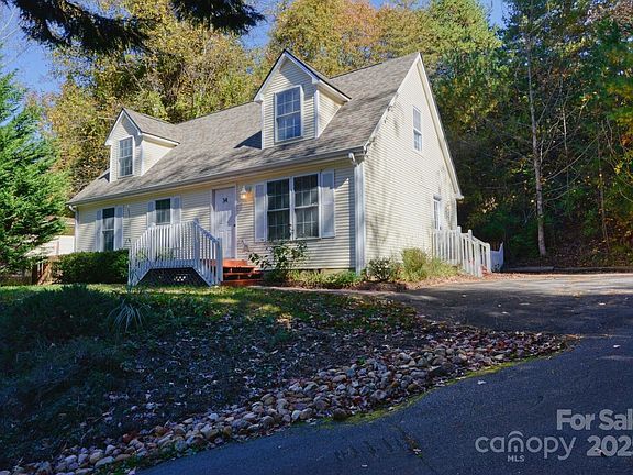 3rd image of 34 East St