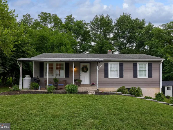 210 Prospect Hill Dr, Newmanstown, PA 17073