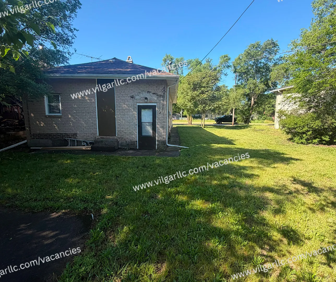 Newly Renovated 3 Bedroom 1 Bathroom Home — Photo 3