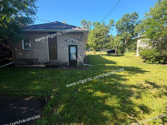 3rd image of 2435 Diamond Ave