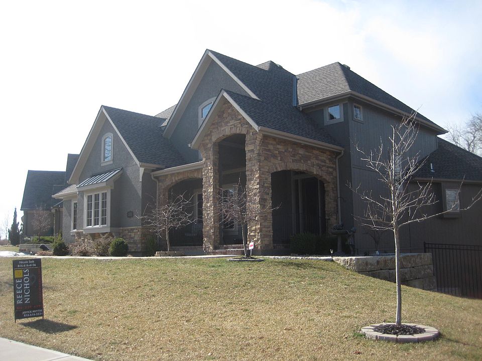 1st image of 605 NE Greenview Dr