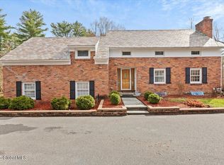720 Saint Davids Ln, Niskayuna, NY 12309
