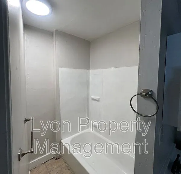 11 E Lawlor St #1 — Photo 7