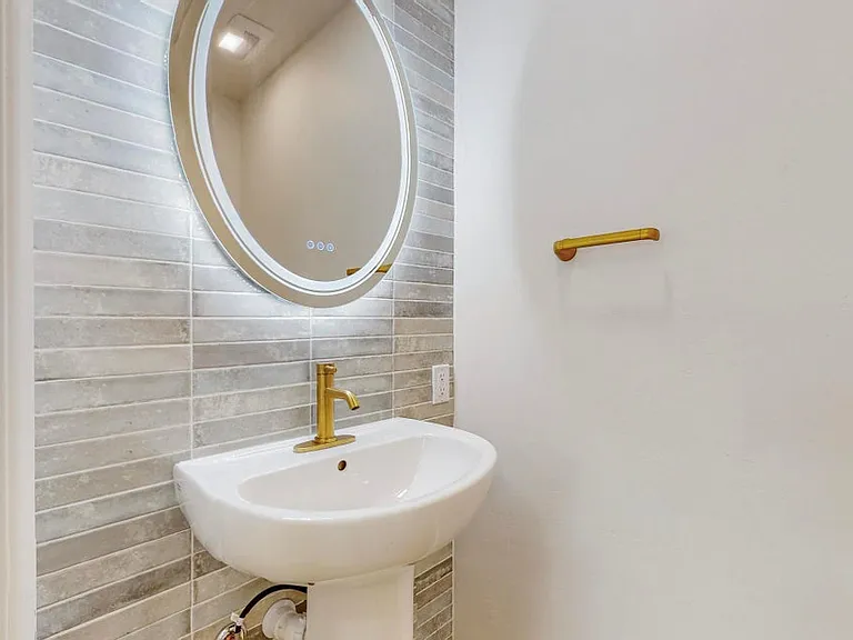 8005 Pickard Ave NE — Photo 31