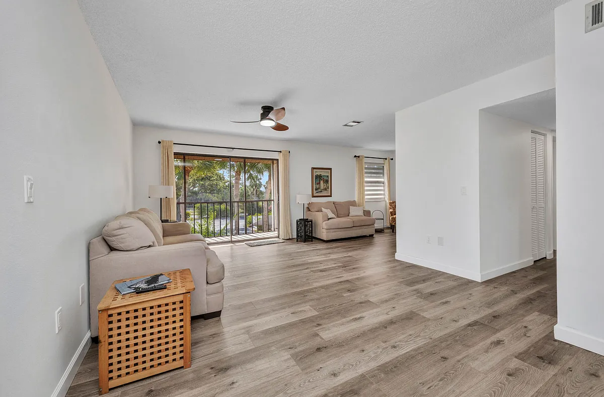 Photo 2 of 22 - 638 Bird Bay Dr E #201 - Venice, FL Building Photo - 638 Bird Bay Dr E #201